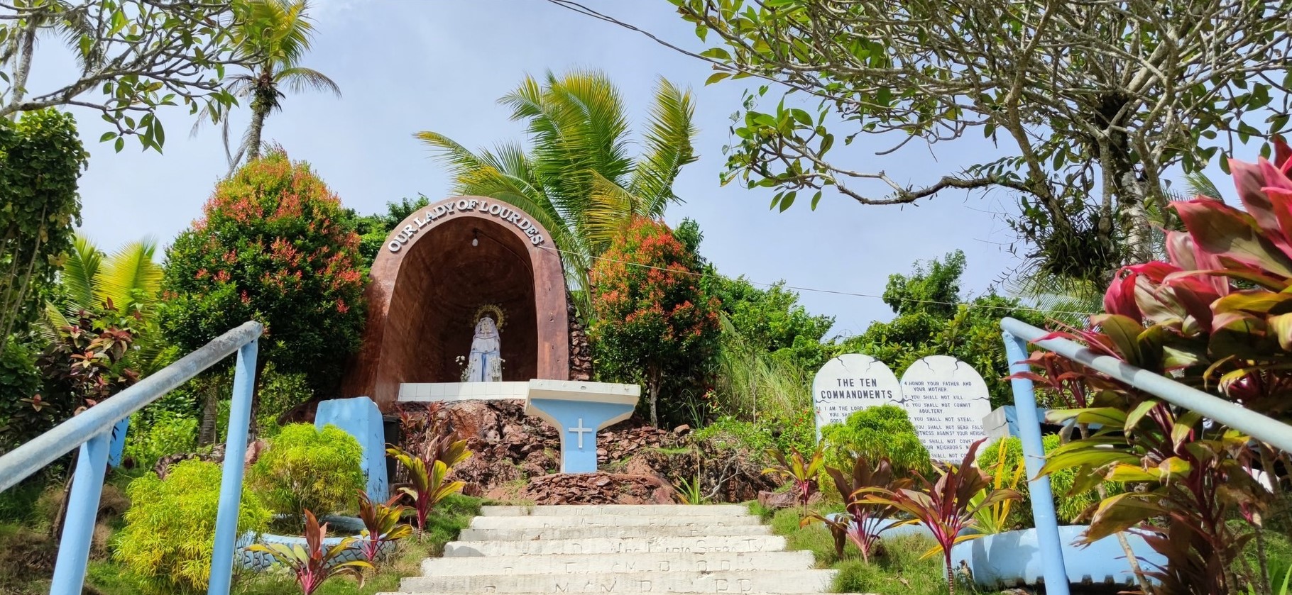 <b class="font-bara"><i class="bi bi-geo-fill h4"></i> OUR LADY OF LOURDES GROTTO</b> <br/>Located at Brgy. Bongtud, Tandag City, Surigao del Sur. Our Lady of Lourdes Grotto/Pathway is nestled in one of the Linungao Islands. The 70-step Grotto provides a panoramic view of the City and is perfect for solitude and serenity. The walkway that snakes through the island provides a view of another side of the City and leads to Danakit Cave.